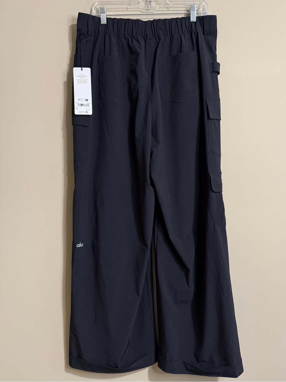 Alo Yoga Mid-Rise Workwear Cargo Pant Black NWT Size L Wide Leg - Picture 7 of 10